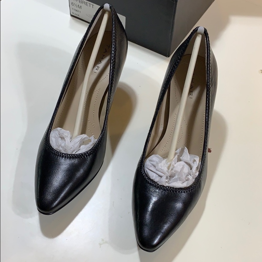Tahari‘Brett’ high heels